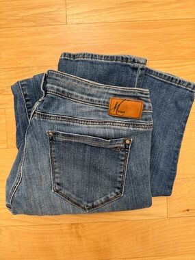 Mavi jeans 28 32 low rise skinny or straight don’t know the definition!